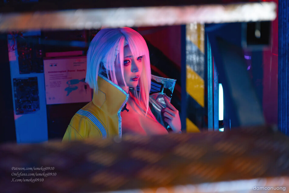 UmekoJ Cosplay Lucy Cyberpunk Edgerunner 