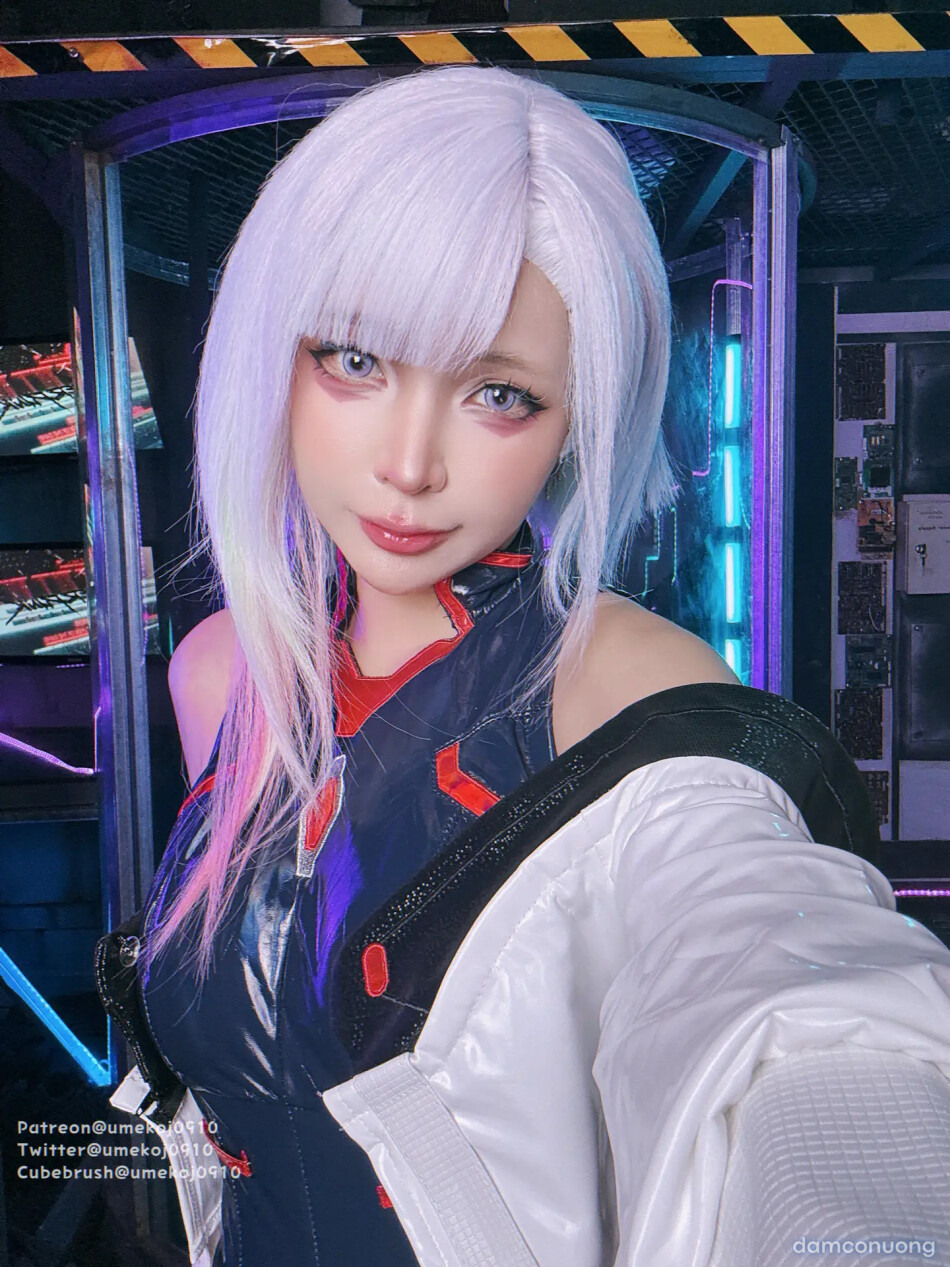 UmekoJ Cosplay Lucy Cyberpunk Edgerunner 
