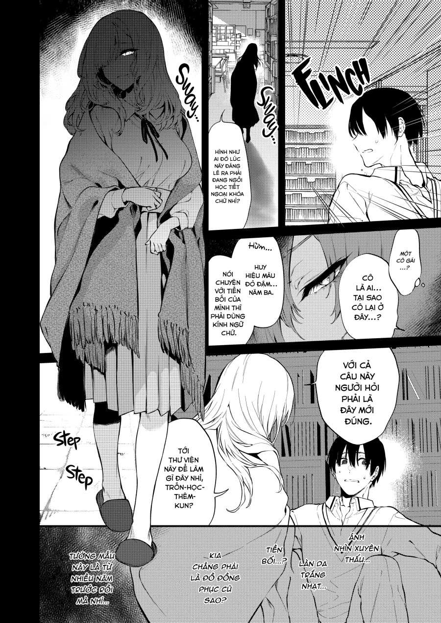 Touko-san bên trong căn phòng học cũ 