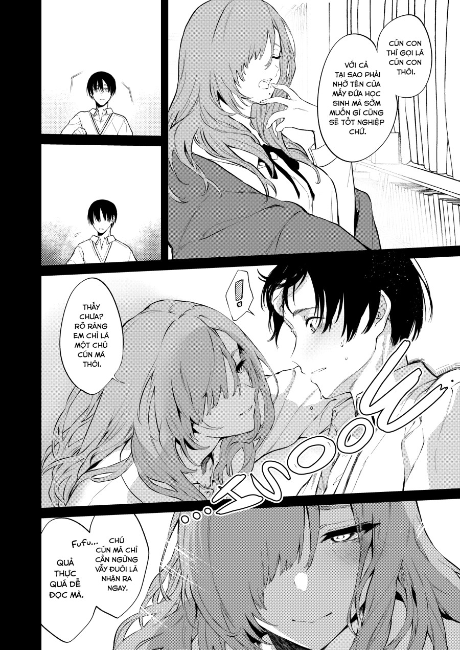 Touko-san bên trong căn phòng học cũ 