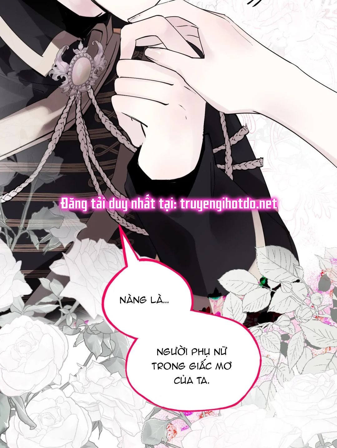 [18+] Chó Sống Trong Khu Vườn Của Hoàng Cung 