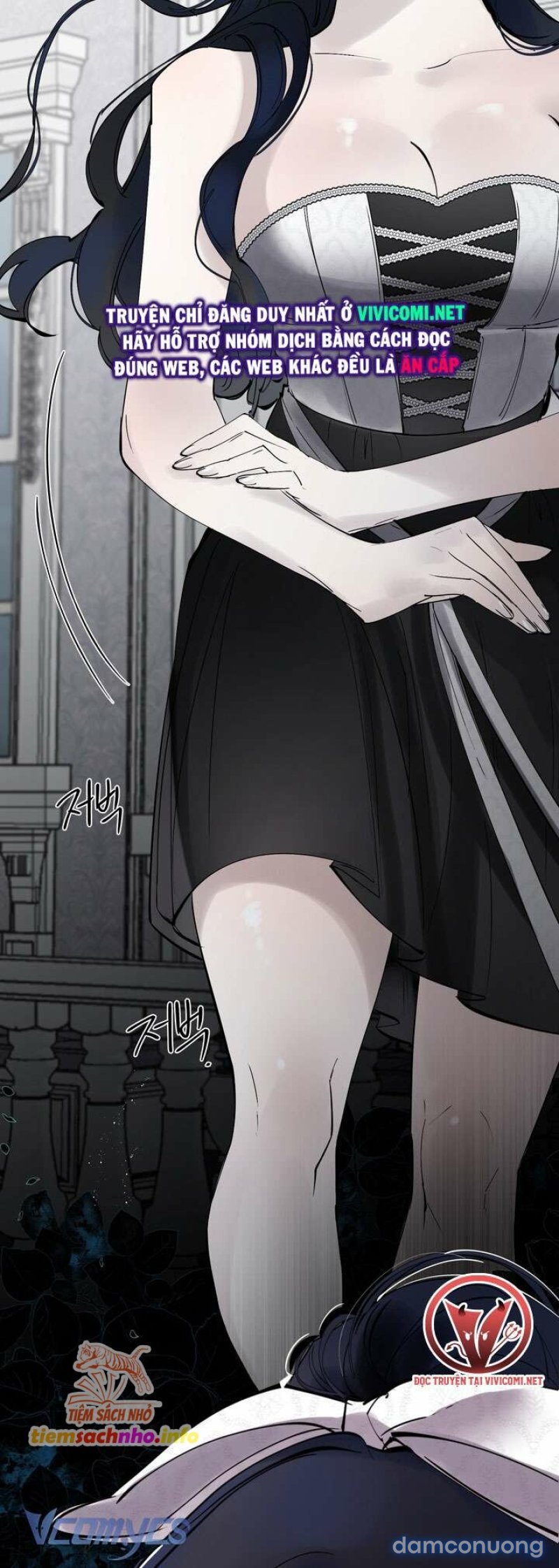 [18+] Chó Sống Trong Khu Vườn Của Hoàng Cung 