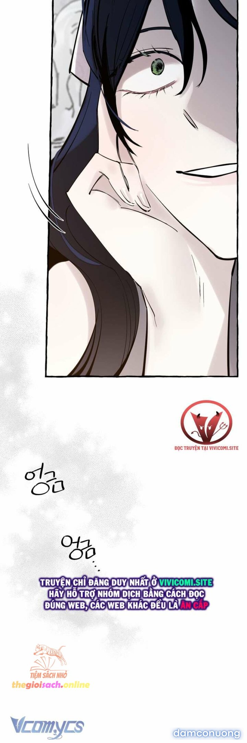 [18+] Chó Sống Trong Khu Vườn Của Hoàng Cung 