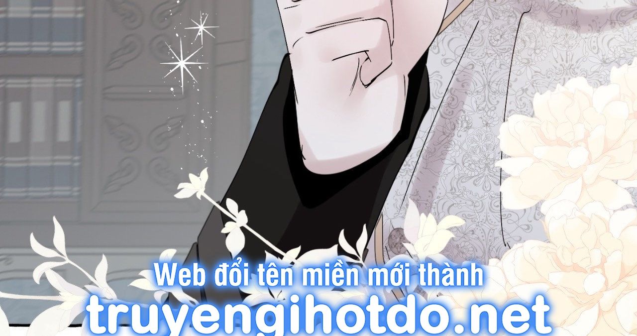 [18+] Chó Sống Trong Khu Vườn Của Hoàng Cung 